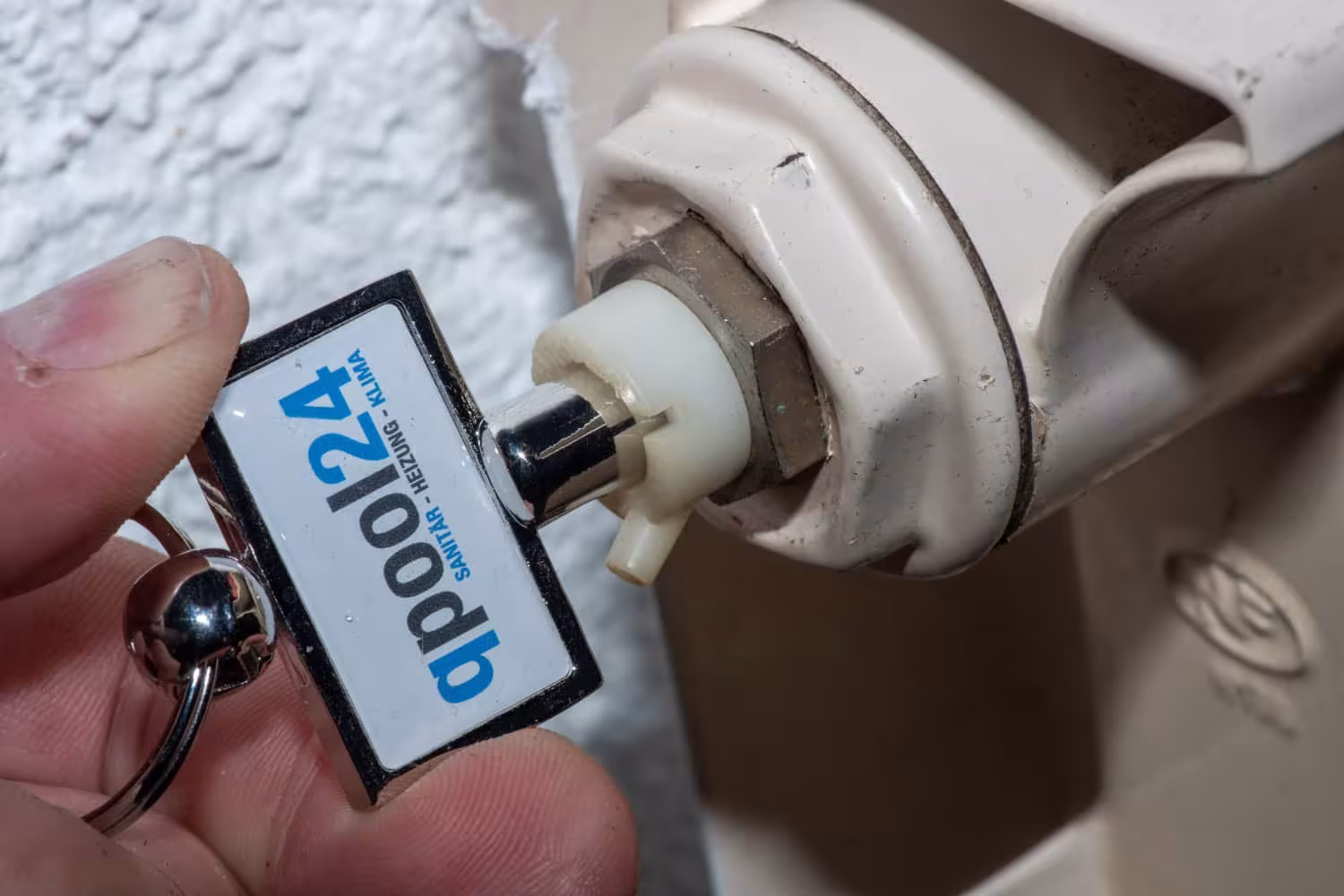 Heizkörperentlüftungsschlüssel Qpool24 von der Marke Fixotec aus der Produktreihe Heizkörper