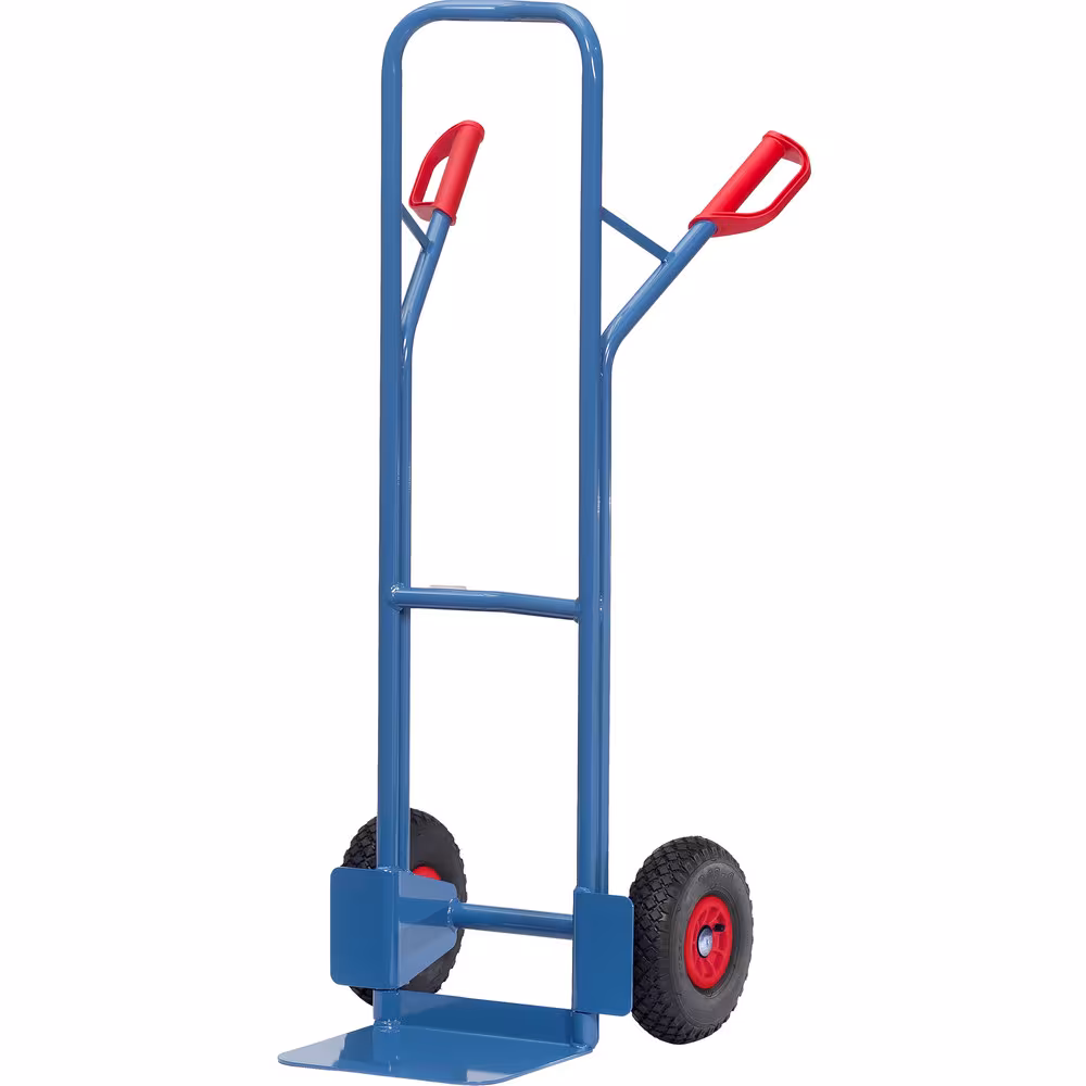Stapelkarre B1325L Bereifung Luft von der Marke Fetra Stapelkarre 1300 mm stabile Schweißkonstruktion, pulverbeschichtet, blau RAL 5007, Stahlblechschaufel anschraubbar und dadurch austauschbar Typ Bereifung: Luft aus der Kategorie Karren mit der Artikelnr. B1325L