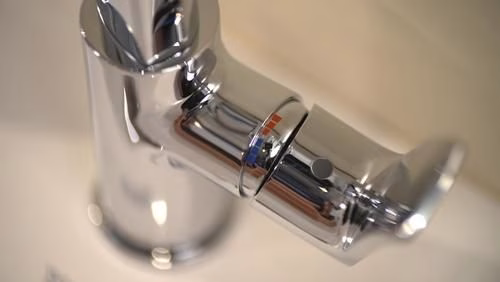 Hansgrohe Einhebel-Waschtischmischer METRIS 230 Nennweite 15 mit Schwenkauslauf Zugstangen-Ablaufgarnitur G 1 1/4 Zoll chrom