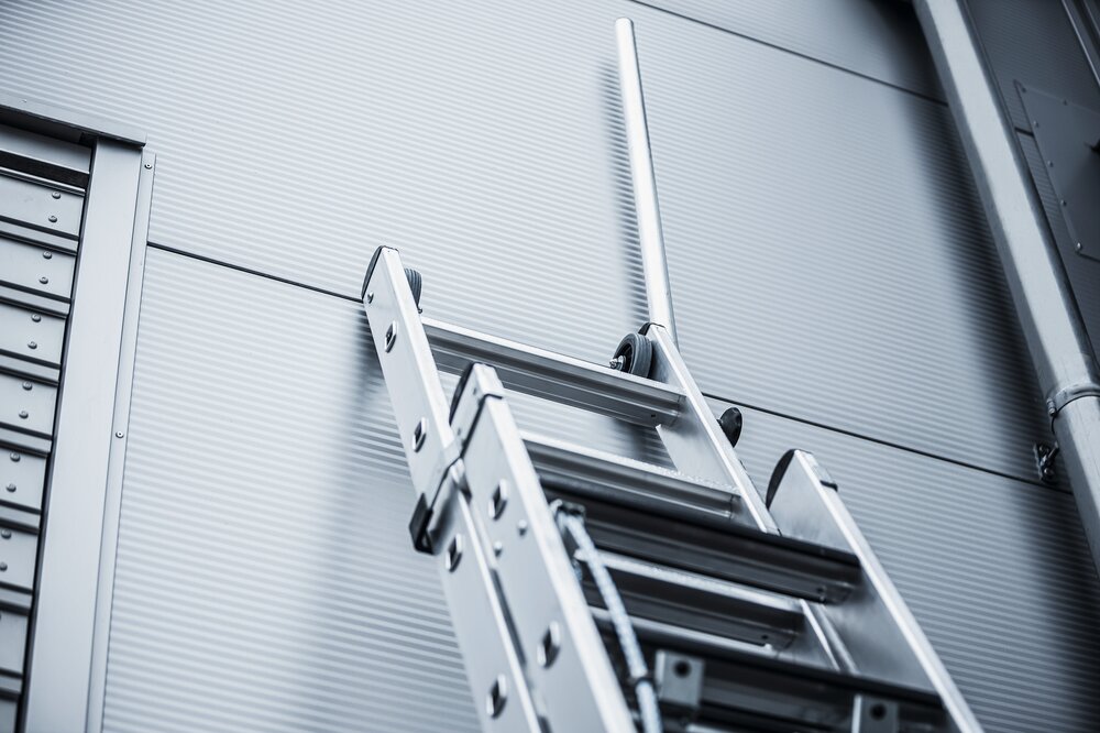 Milieubild 2177796 Munk Stufen-Seilzugleiter 2-teilig mit Handlauf und Ausstiegsholm 2x12 Stufen