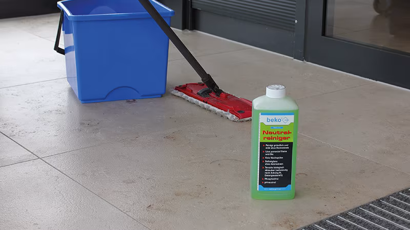 TecLine Neutralreiniger 1 l Flasche Reinigen, Person