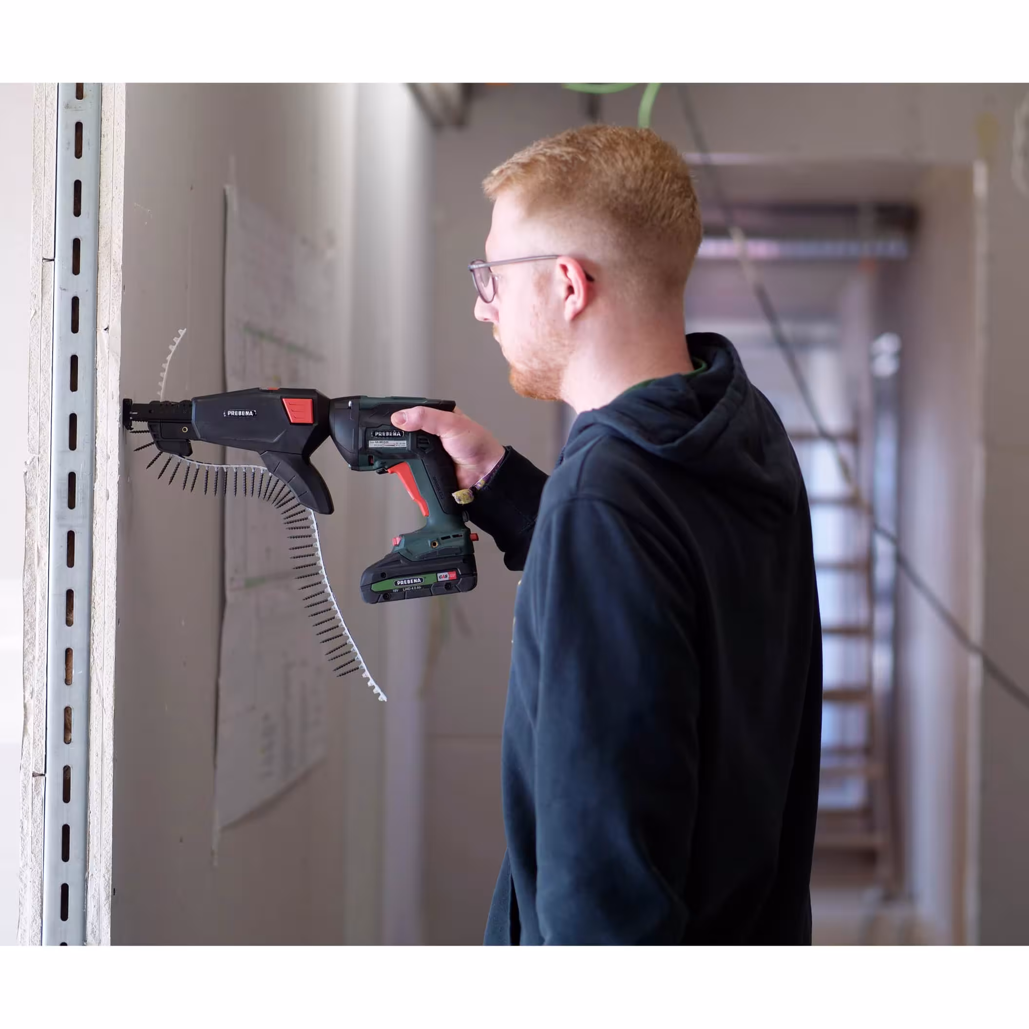 Magazingurtschrauber für Schrauben von 25-55 mm inklusive Akku + Ladestation 6A-MGS55-SET2 mit der GTIN 4016429073484 Magazingurtschrauber für Schrauben von 25-55 mm inklusive Akku + Ladestation 6A-MGS55-SET2 von Prebena mit der Artikelnr. 6A-MGS55-SET2