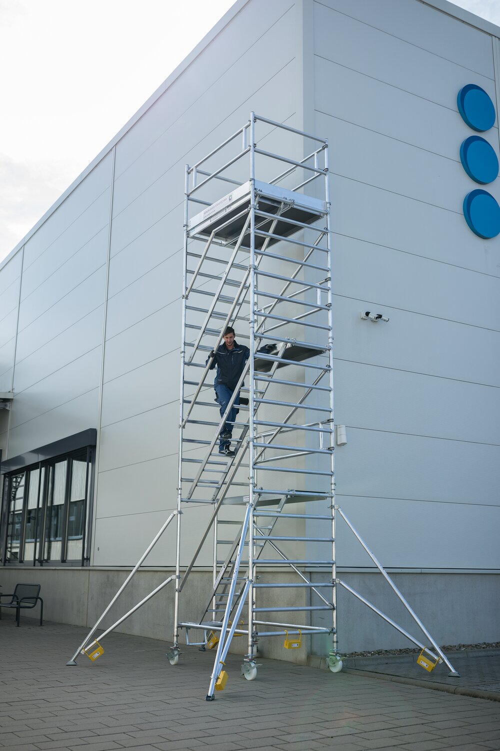 Milieubild 3812102 Munk Rollgerüst 1,35 x 1,80 m mit Schrägaufstiegen& Ausleger Plattformhöhe 4,35 m