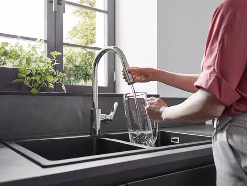 Hansgrohe Einhebel-Küchenmischer 240 FOCUS DN 15, mit Ausziehbrause chrom