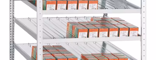 Zusatzebene für Kanbanregal MULTIplus150, 1000 x 800, verzinkt, mit Trenn- und Seitenführungen aus der Kategorie Kanbanregale mit der GTIN 4004514218841 Zusatzebene für Kanbanregal MULTIplus150, 1000 x 800, verzinkt, mit Trenn- und Seitenführungen von der Marke Schulte Lagertechnik aus der Produktreihe Fachbodenregale