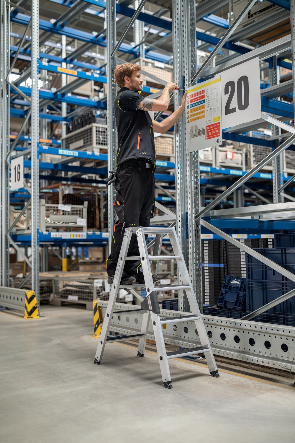 Milieubild 3812462 Munk Stufen-Stehleiter beidseitig begehbar mit clip-step 2x3 Stufen