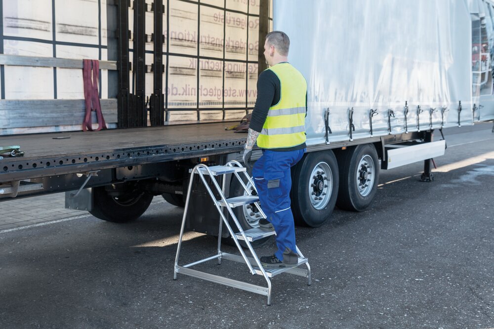 Munk Arbeitspodest einseitig begehbar Aluminium geriffelt 2 Stufen