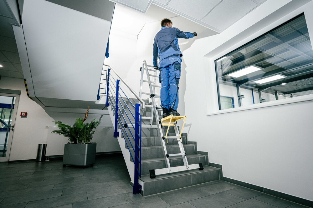 Munk Teleskopleiter 4-teilig mit Traverse 4x3 Sprossen