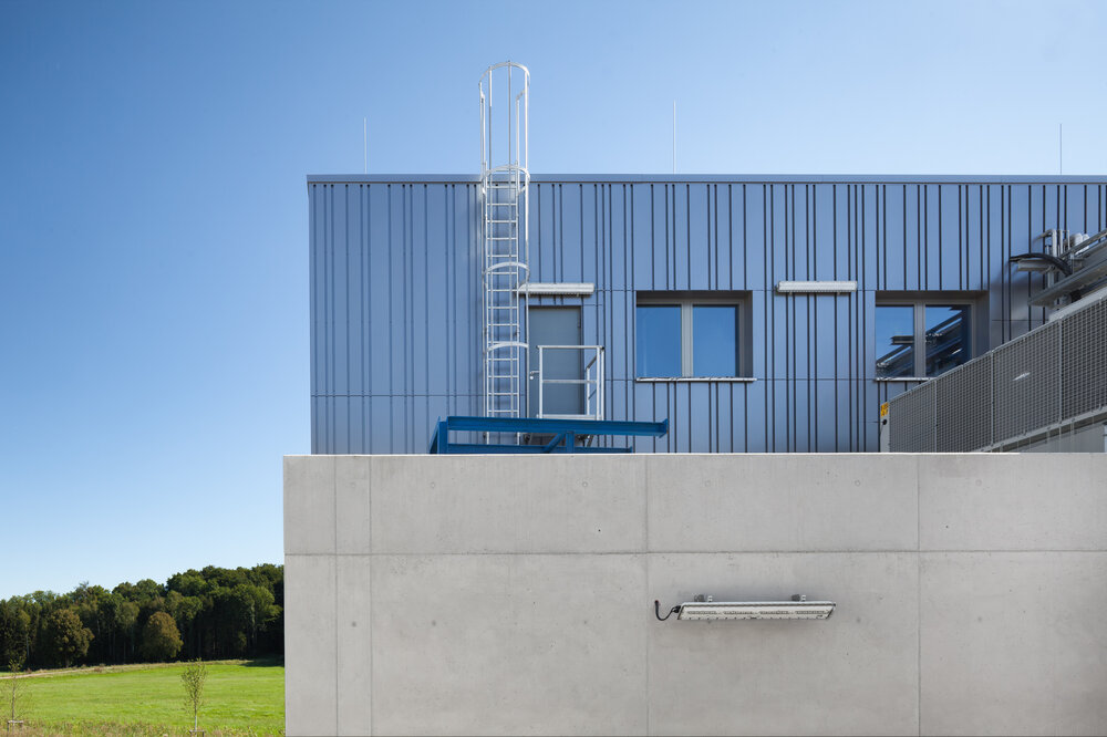 Munk Einzügige Steigleiter mit Rückenschutz Stahl verzinkt 5,96m