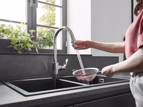 Hansgrohe Einhebel-Küchenmischer 240 FOCUS DN 15, mit Ausziehbrause chrom