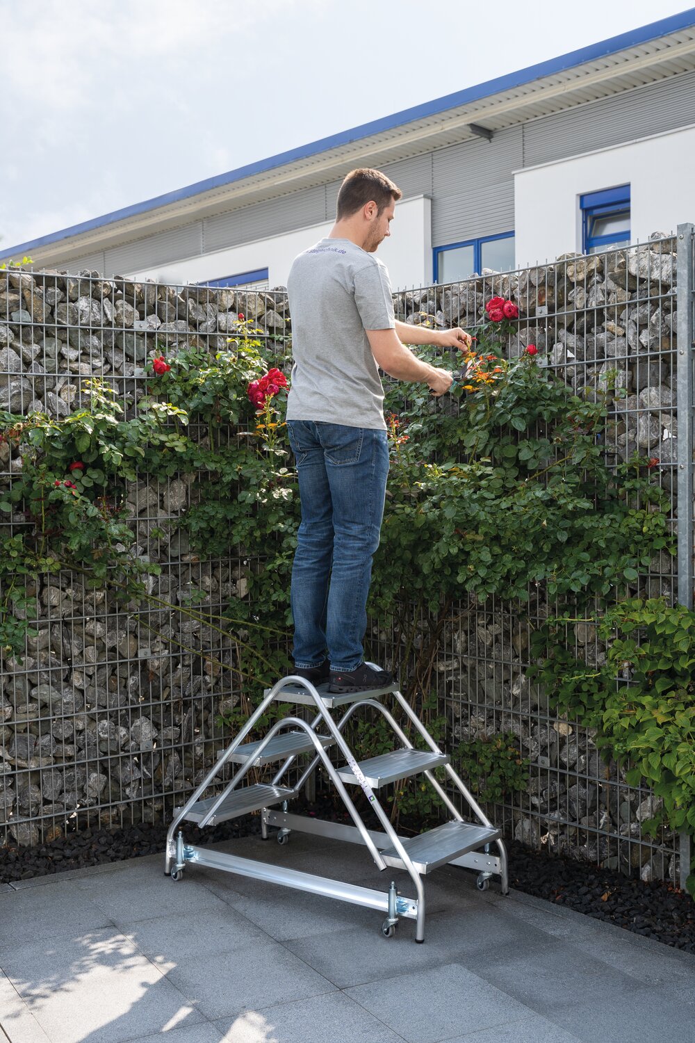 Munk Arbeitspodest beidseitig begehbar Aluminium geriffelt 2x2 Stufen