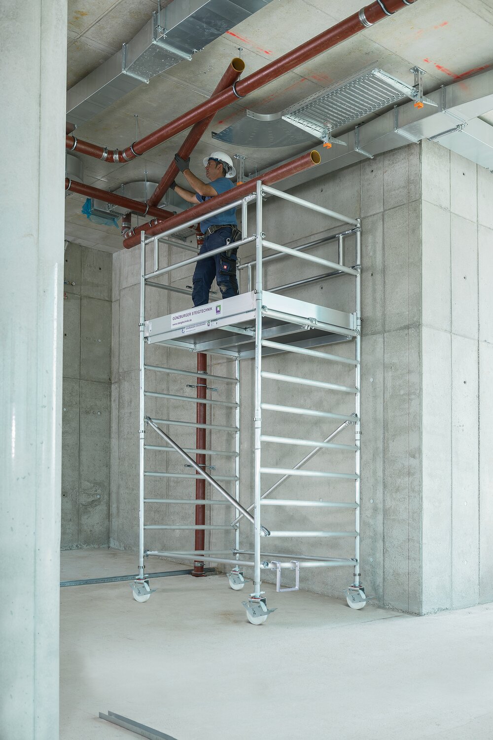 Milieubild 3812149 Munk Rollgerüst 1,35 x 1,80 m mit Doppel-Plattform Plattformhöhe 2,35 m