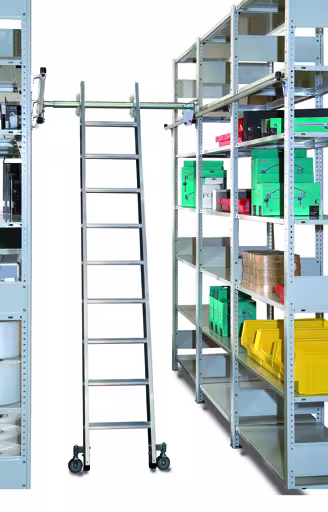 Aluminium-Regalleiter für Doppelregale, seitlich verschiebbar, Arbeitshöhe ca. 4,06 m von der Marke Schulte Lagertechnik aus der Produktreihe Stufen- & Sprossenleitern