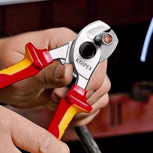 Detailbild 3983388 Kabelschere Länge 165 mm Kopf verchromt VDE Mehrkomponenten-Hüllen Form 1 KNIPEX