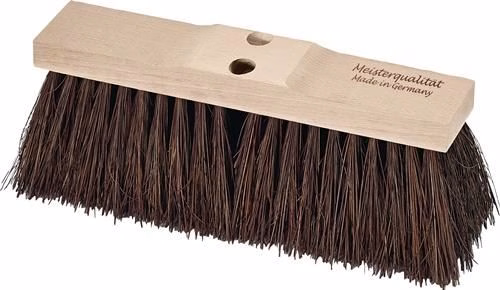 Balai de rue Piassava, 400 mm de long, avec 2 trous pour le manche, en bois de selle, de la marque Balai de rue Piassava, 400 mm de long, avec 2 trous pour le manche, selle en bois, de la catégorie des balais industriels et des balais de rue, référence 9000470142