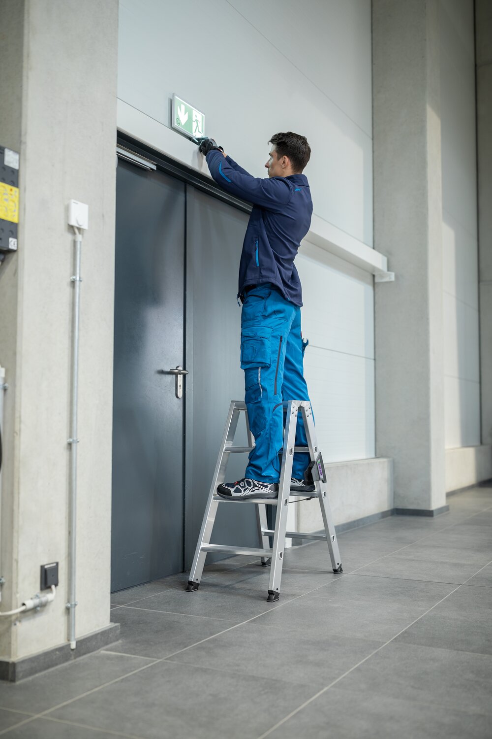 Milieubild 3812704 Munk Stufen-Stehleiter beidseitig begehbar 2x4 Stufen