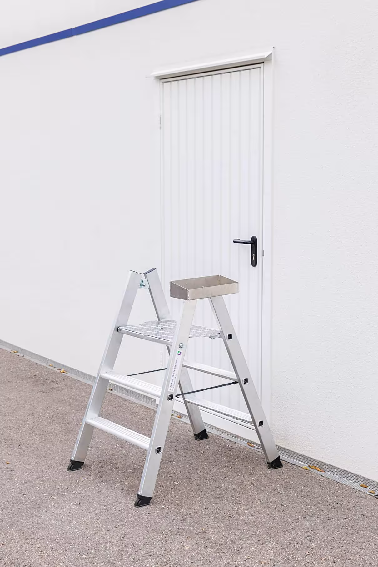 Zusatzbild des Artikel Klapptritt beidseitig begehbar Alu natur 3 Stufen aus der Kategorie Tritte