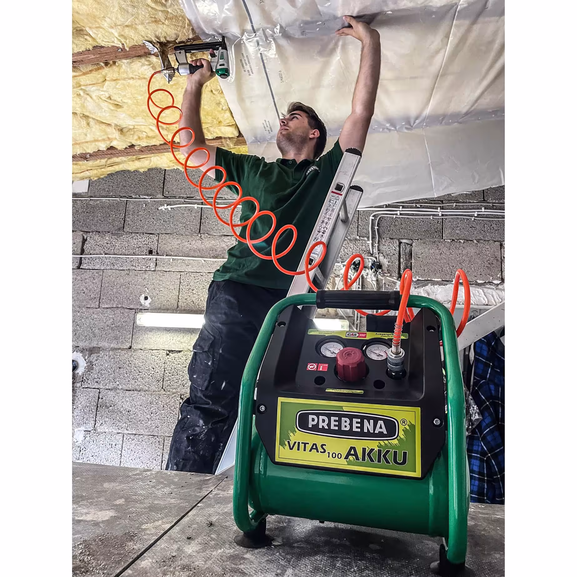 Zusatzbild des Artikels Akku-Kompressor VITAS 100-AKKU-SET Zusatzbild des Artikels Akku-Kompressor VITAS 100-AKKU-SET aus Kompressoren & Druckluftwerkzeuge