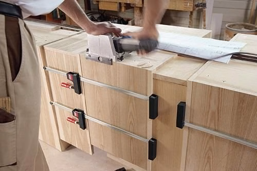 Elément de serrage de surface UK Portée 600 mm Porte-à-faux 80 mm Ecartement minimal/maximal 172/270 mm BESSEY