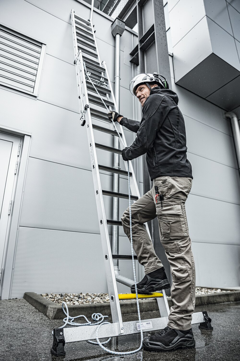 Munk Stufen-Seilzugleiter 2-teilig mit Handlauf und Ausstiegsholm 2x12 Stufen