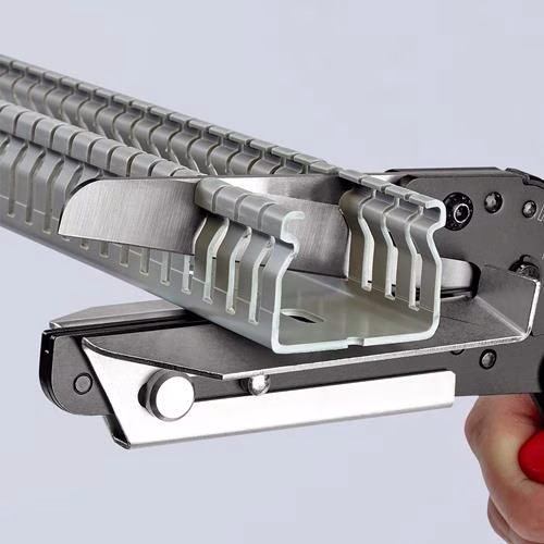 Kunststoffschere max 4mm Kabelkanal KNIPEX