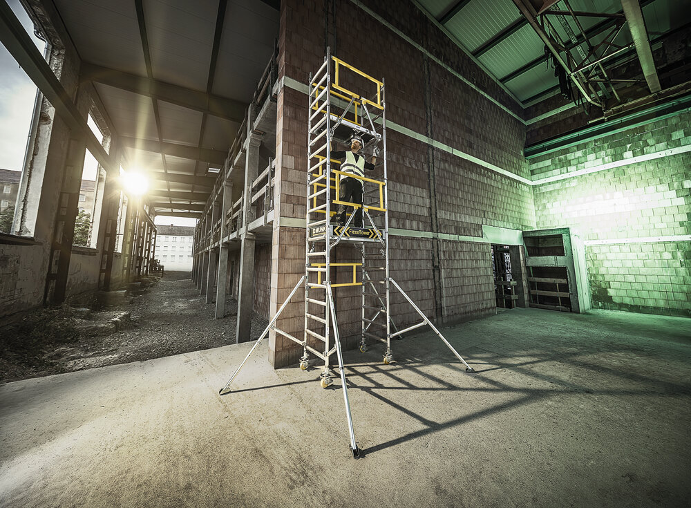 Munk FlexxTower SG mit vorlaufendem Geländer Plattformhöhe 2,10 m