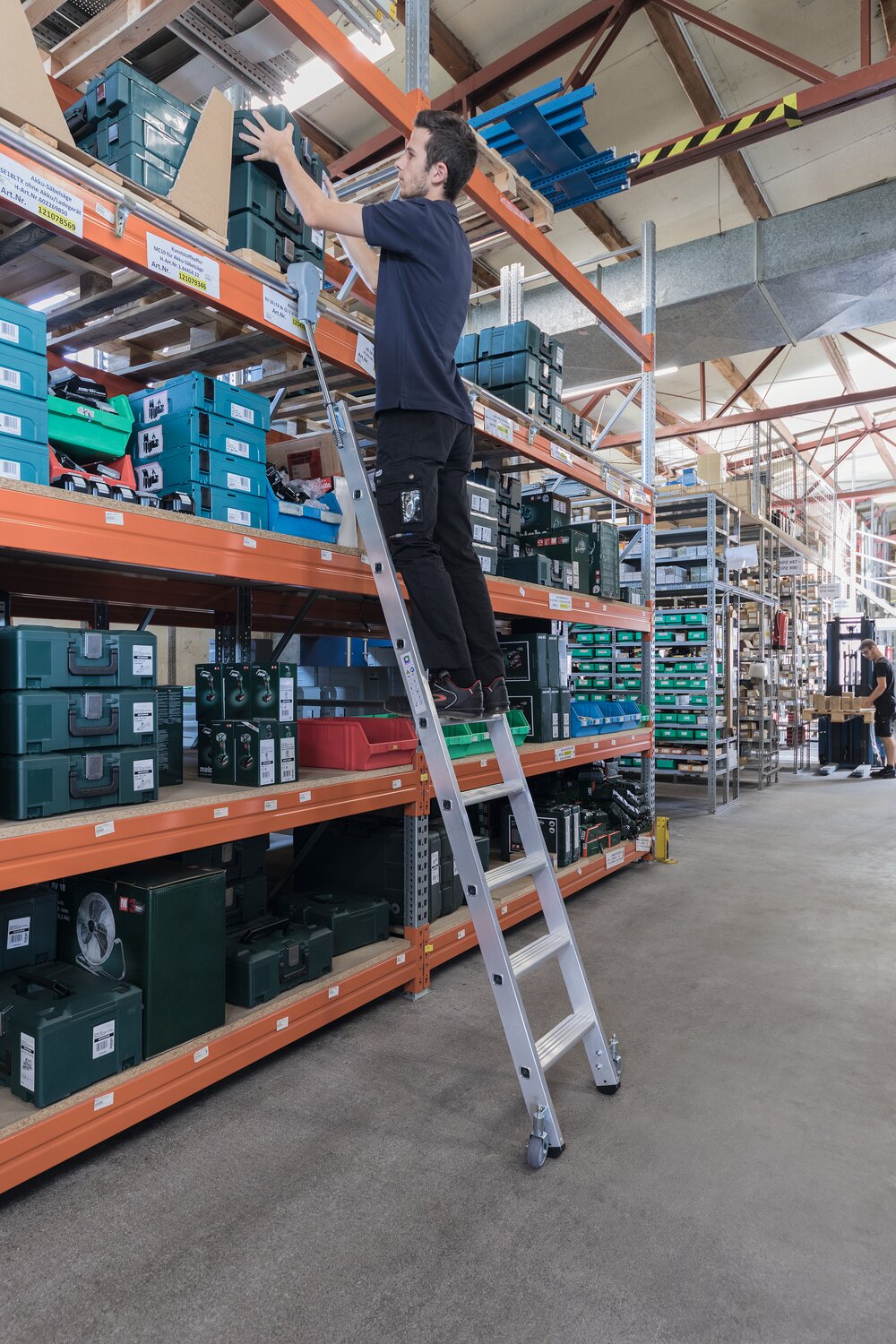 Milieubild 3814379 Munk Stufen-Regalleiter fahrbar 18 Stufen