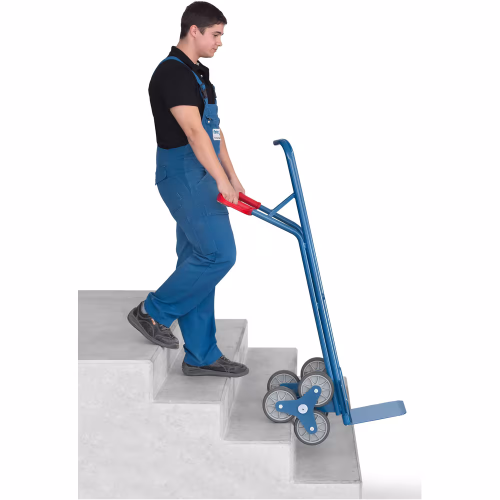 Treppenkarre 3-Rad pulverbeschichtet, nur blau RAL 5007. Sicherheitsgriffe, mit 2 dreiarmigen Rad-Sternen Ausführung Schaufelbreite: 320 mm mit der GTIN 4017976313252 Treppenkarre TK1325 Schaufelbreite 320 mm, Schaufeltiefe 250 mm von Fetra mit der Artikelnr. TK1325