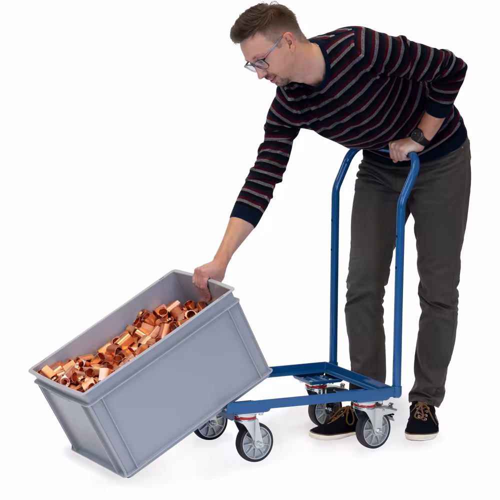 Eurokasten-Roller 13587 - offener Rahmen pulverbeschichtet blau RAL 5007, die Stirnseite des Rahmens gegenüber dem Schiebebügel ist offen mit der Artikelnr. 13587 Eurokasten-Roller 13587 - offener Rahmen pulverbeschichtet blau RAL 5007, die Stirnseite des Rahmens gegenüber dem Schiebebügel ist offen von Fetra aus der Kategorie Transportsysteme