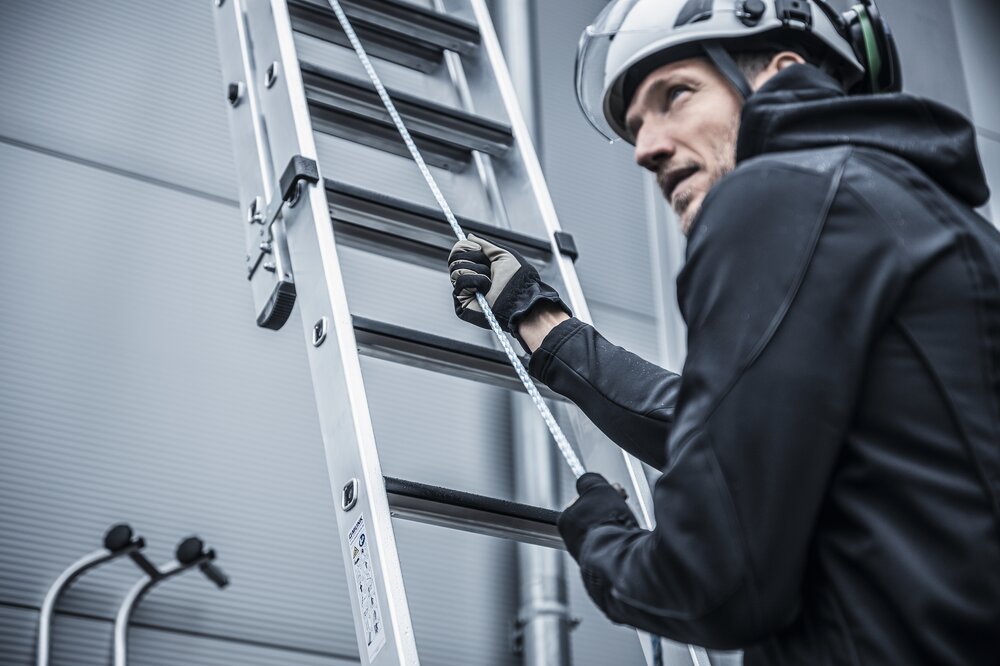 Milieubild 2179025 Munk Stufen-Seilzugleiter 2-teilig mit nivello® Traverse und clip-step R13 2x12 Stufen