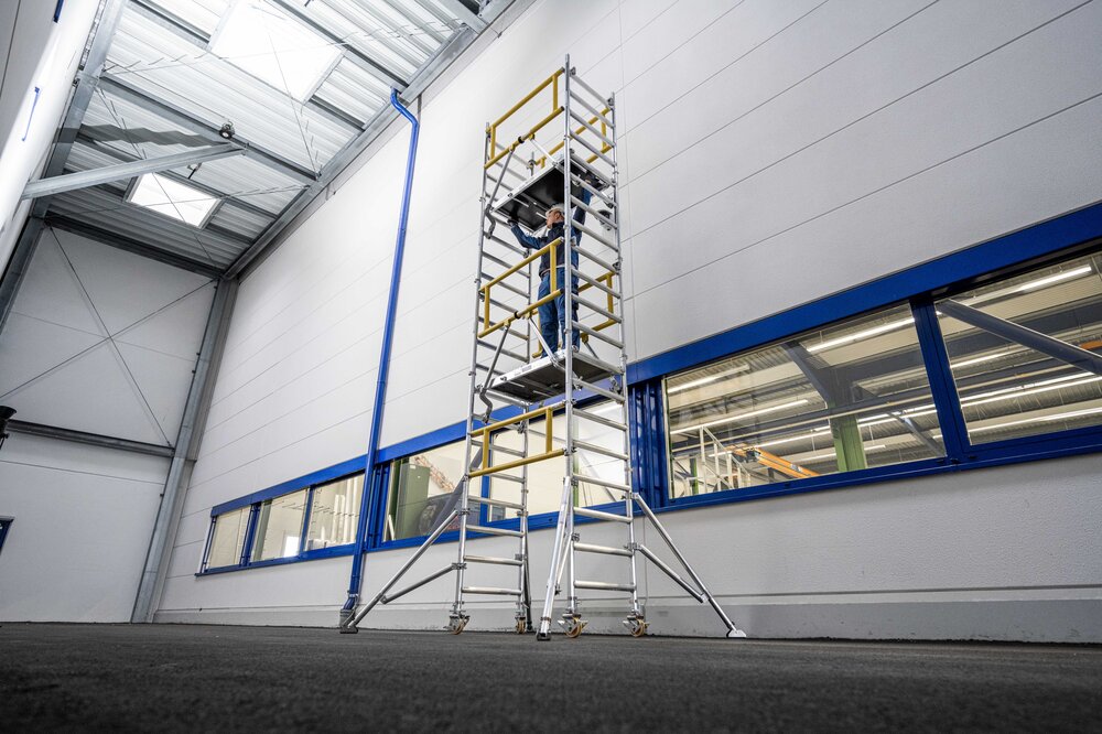 Munk FlexxTower-Ergo-Plattform mit Klappe 1,25m