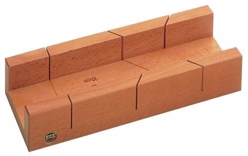 Gehrungsschneidlade L300xB62xH37mm Rotbuchenholz lackiert ECE von der Marke ECE Gehrungsschneidlade L300xB62xH37mm Rotbuchenholz lackiert ECE aus der Kategorie Sägen, Entgrat- & Kalibrierwerkzeug mit der Teilenummer 4000814553