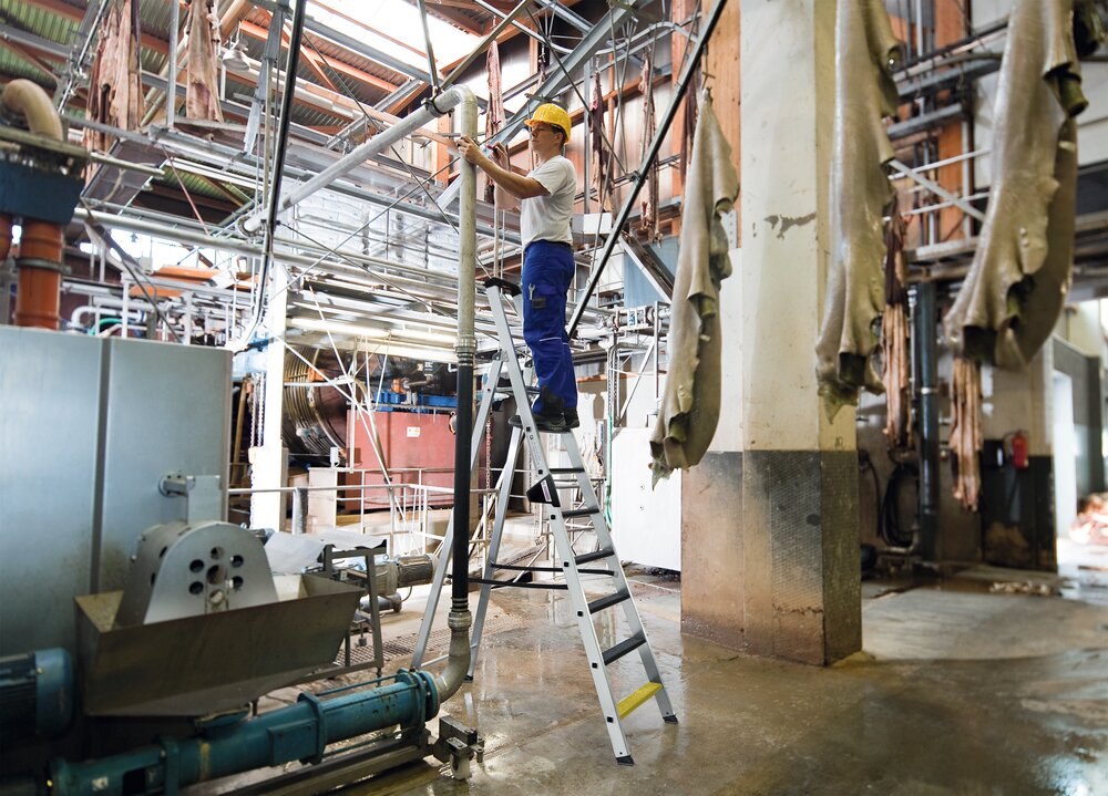 Munk Stufen-Stehleiter einseitig begehbar mit clip-step R13 3 Stufen