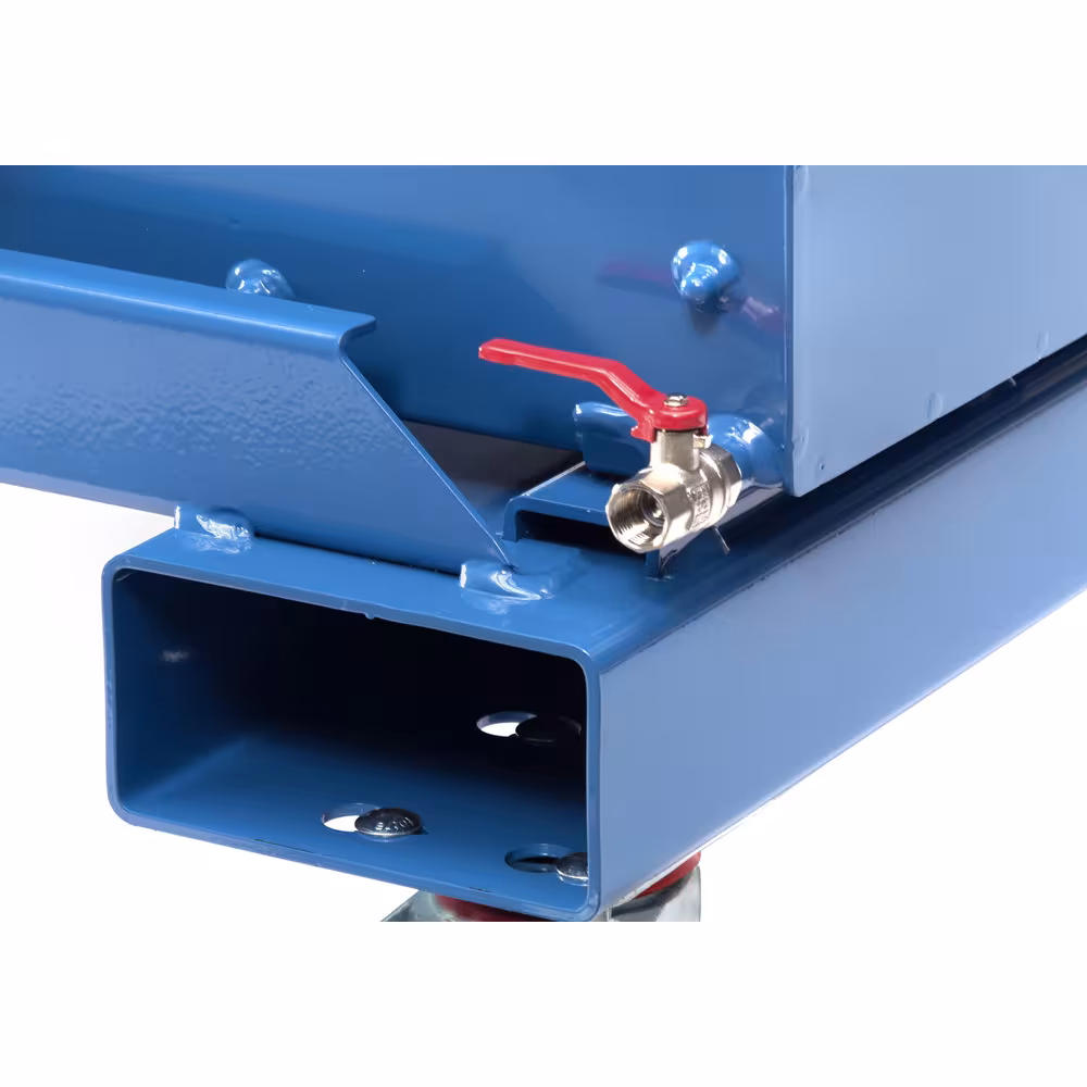 Selbstkipper mit ABLASSHAHN robuste Schweißkonstruktion aus 3-mm-Stahlblech, Lackierung blau RAL 5007 Ausführung Inhalt: 350 Liter mit der GTIN 4017976160306 Selbstkipper 6030 mit ABLASSHAHN Inhalt 350 Liter von Fetra mit der Artikelnr. 6030A