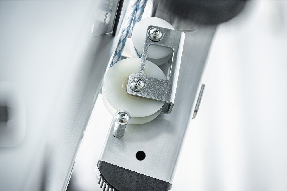 Milieubild 2179027 Munk Stufen-Seilzugleiter 2-teilig mit nivello® Traverse 2x12 Stufen