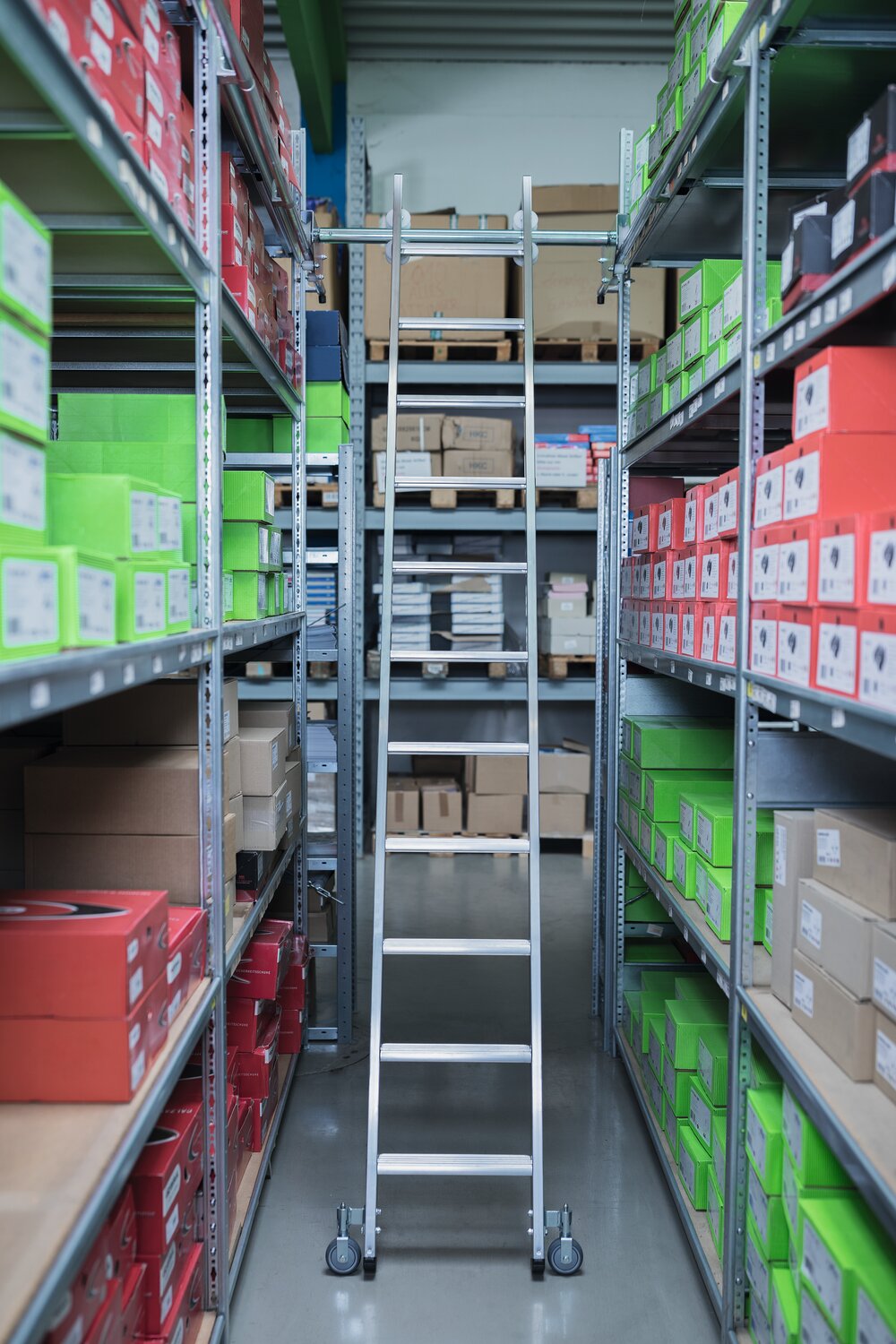 Milieubild 3815226 Munk Stufen-Regalleiter fahrbar für Doppelregal 10 Stufen