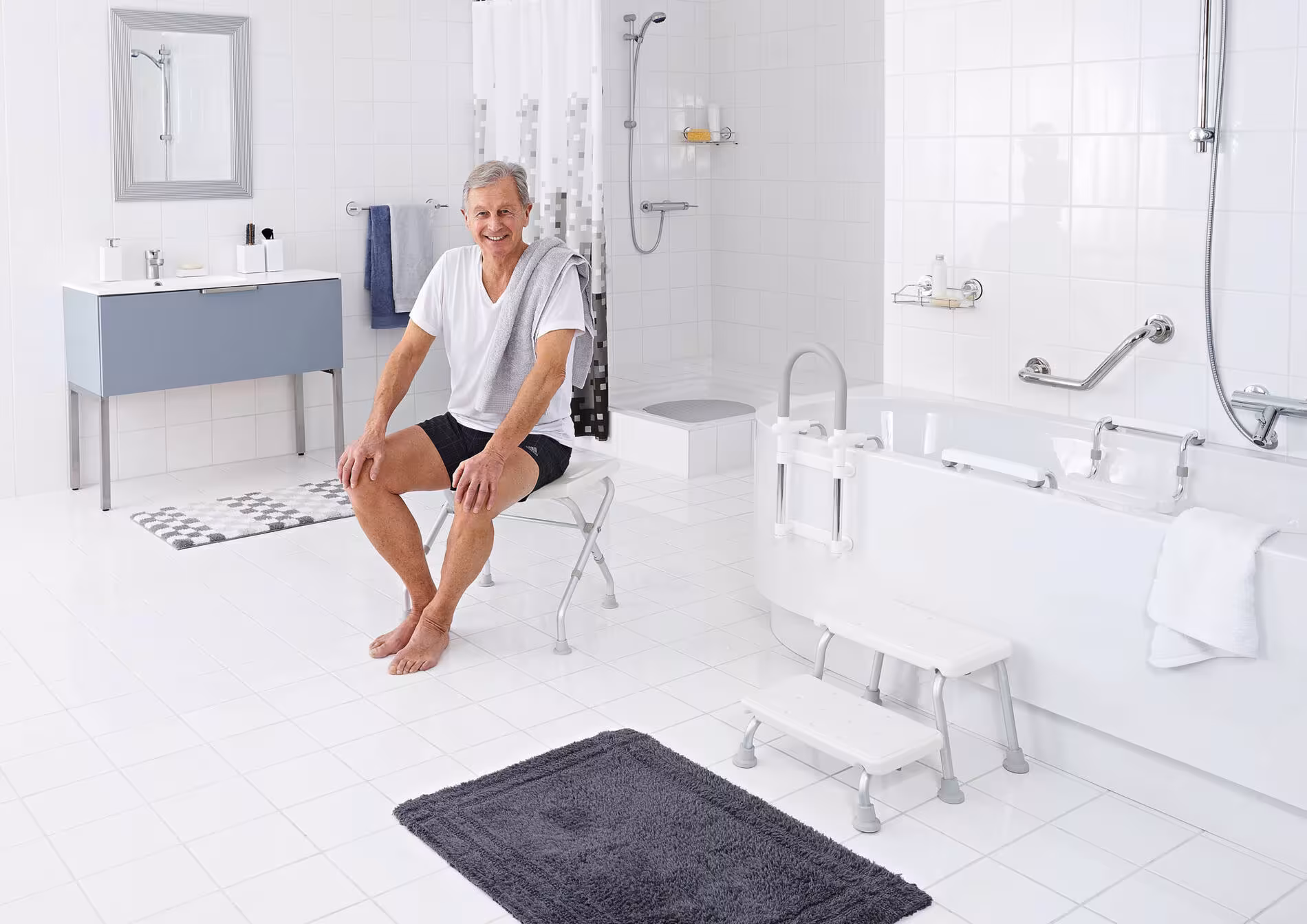 Bad-Hocker Sam, weiß, klappbar, höhenverstellbar mit der GTIN 4006956951331 Bad-Hocker Sam, weiß, klappbar, höhenverstellbar von Ridder mit der Artikelnr. A0050301